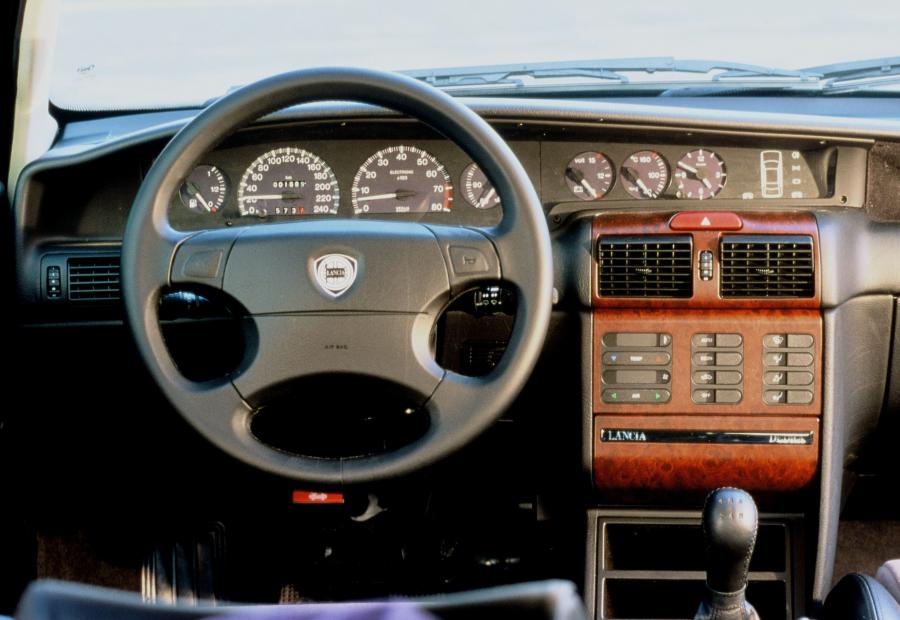 Торпедо Lancia Dedra (835) 1989 года  (фото 2 из 6)